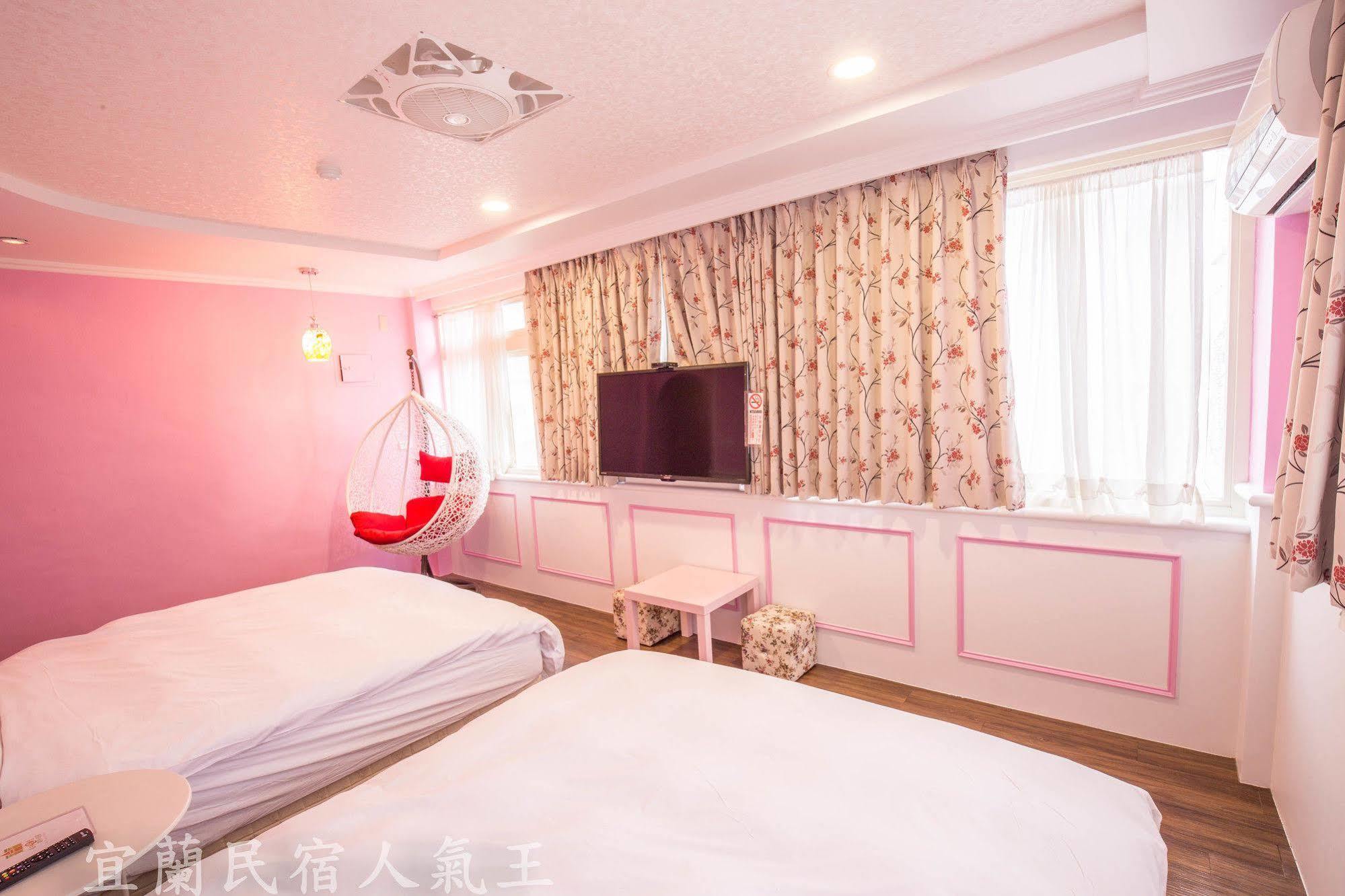 N. Castle Hotel Yilan Buitenkant foto